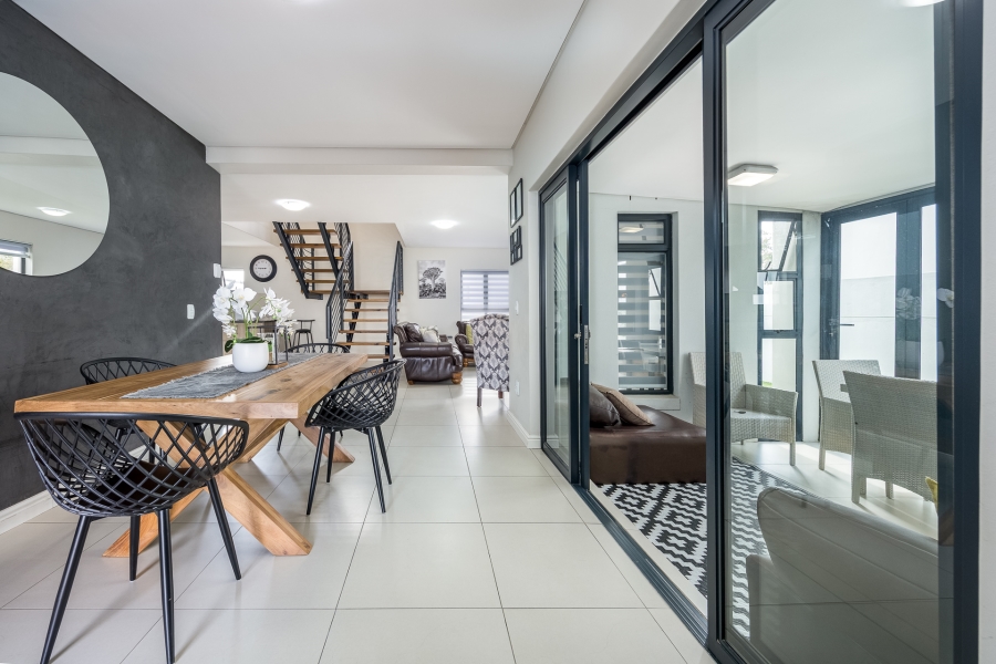 3 Bedroom Property for Sale in Jakarandas Western Cape